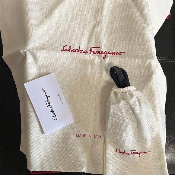 Salvatore Ferragamo White leather Sneakers
Made in Italy - Picture 2 of 11